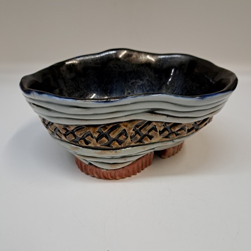 Click to view detail for SL-501 Bowl, Porcelain Free-form Coil w/Stamped Band $85